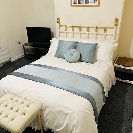 Double Bedroom In West Yorkshire, Leeds Leeds  Exterior photo